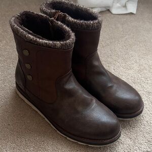 Cute Brown Faux-Fur Lined Casual Winter Boots Muk Luks